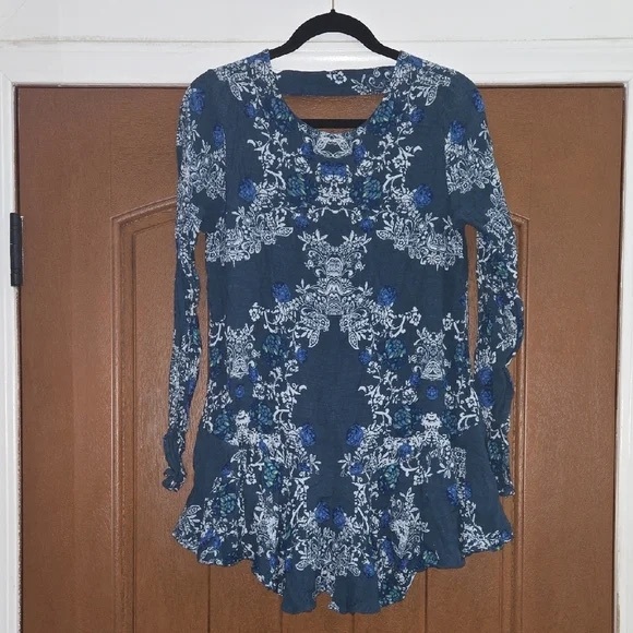 Blue and White Long Sleeve Sundress - Picture 3 of 4